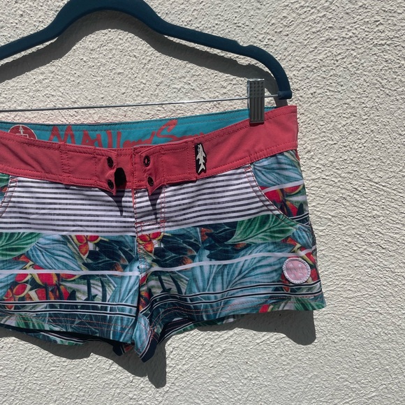 Maui and Sons Board Shorts - Picture 1 of 8